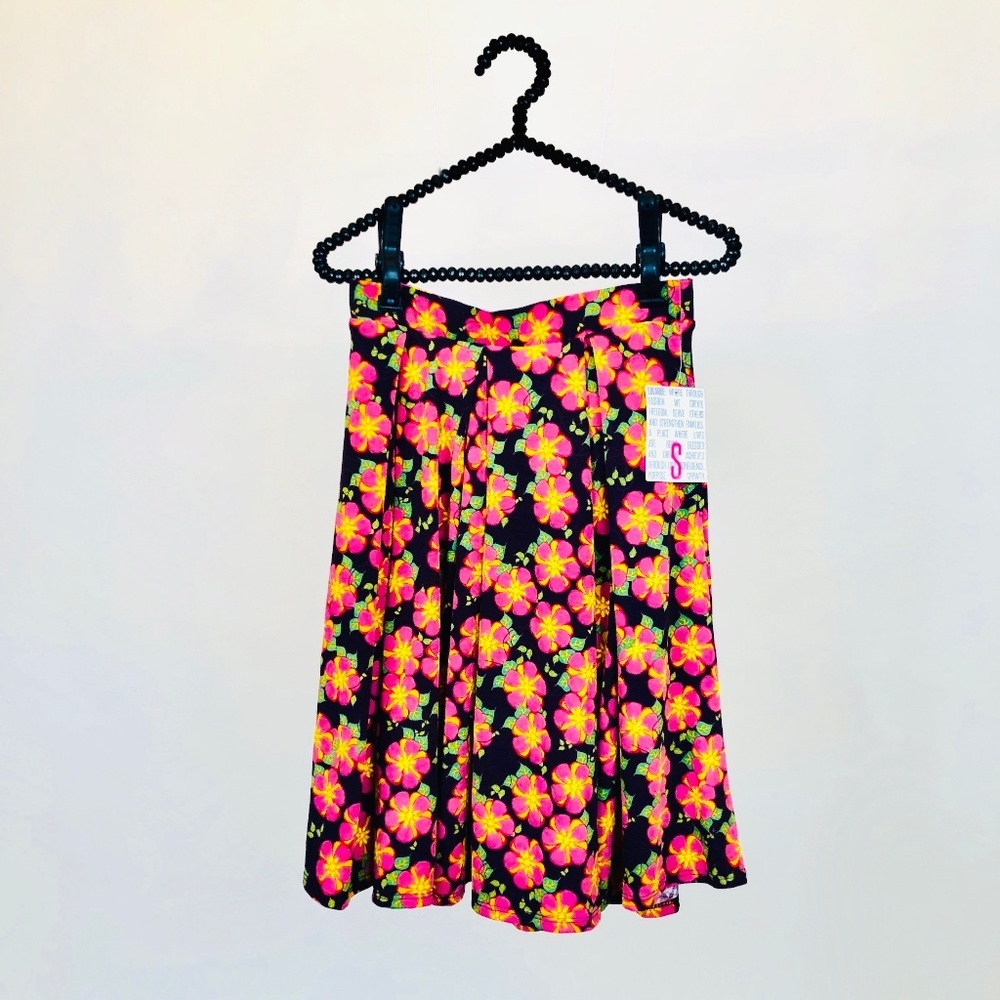 Lularoe floral skirt small NWT